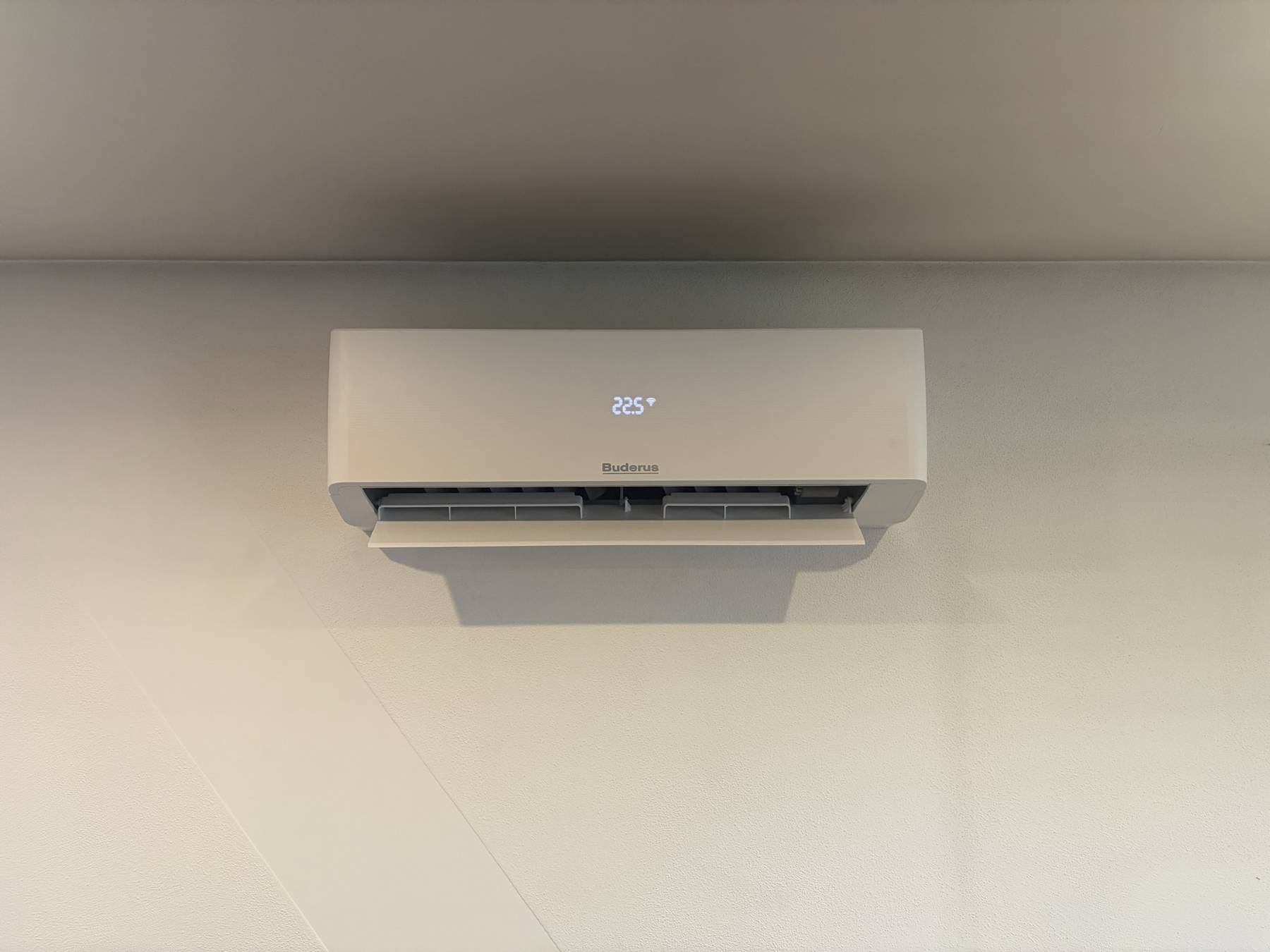 Innengerät einer Split-Klimaanlage an der Wand